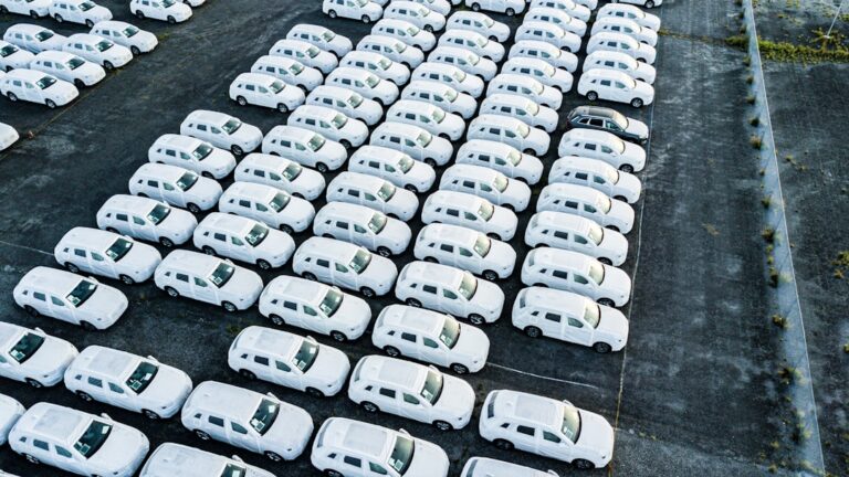 Carros Brancos Estacionados Uqj6b 0csis