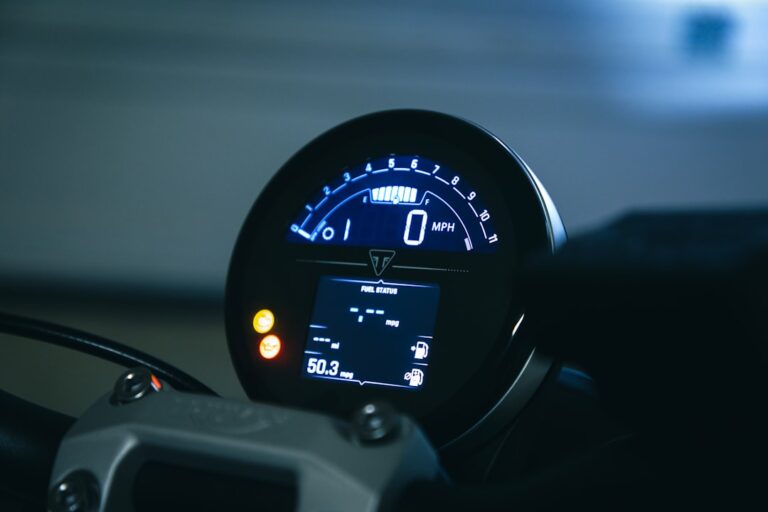 Um Close up De Um Velocimetro Em Uma Motocicleta VSpfEWmdwJk