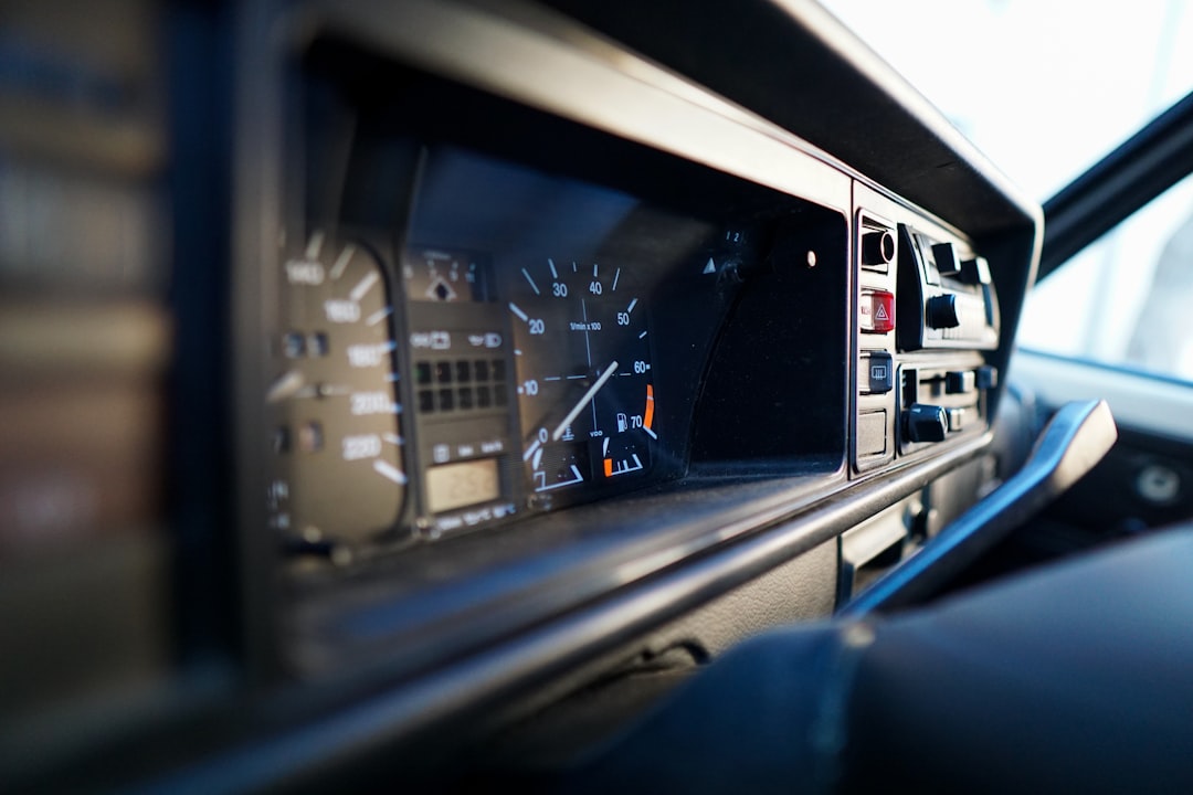 Um Close Up Do Painel De Um Carro OSu6jwyrj5o