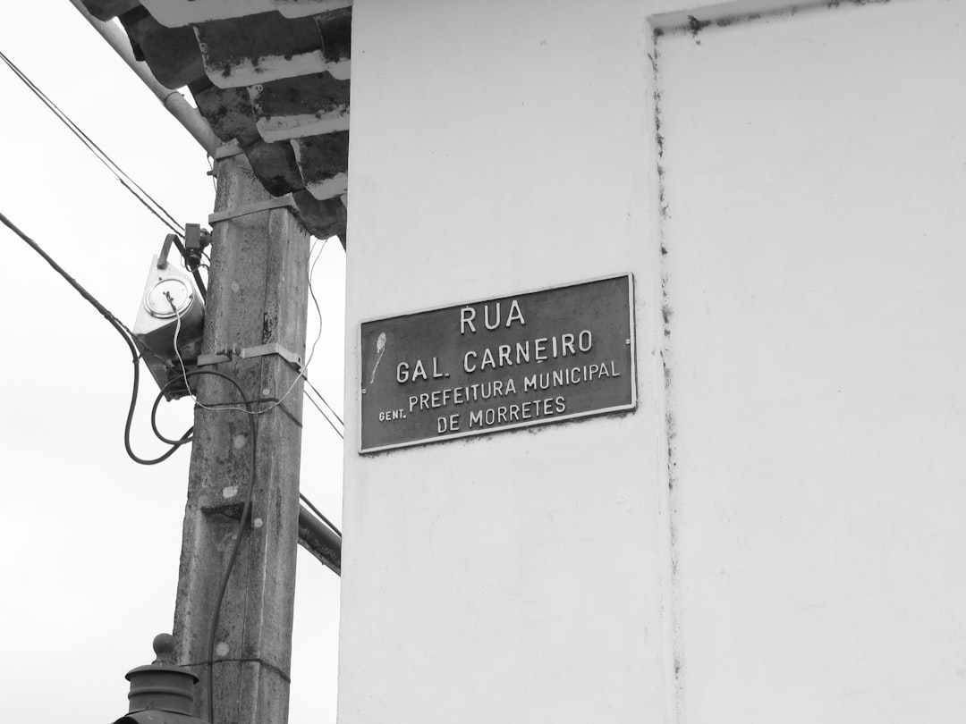 Sinalizacao De Madeira Preta E Branca SYNJmCW78EQ