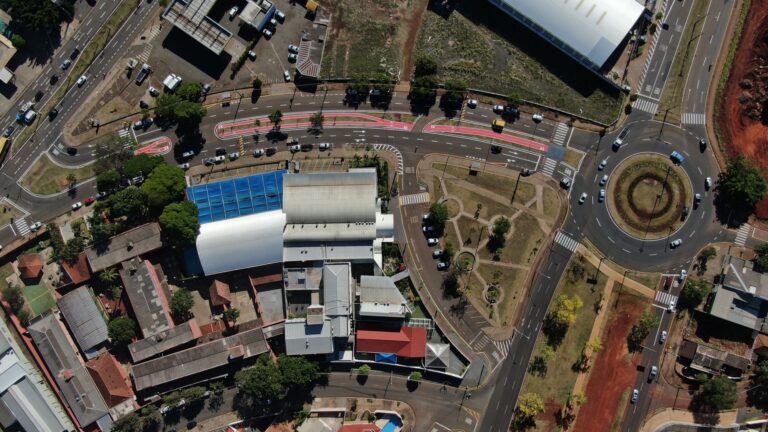 High-angle cityscape shot of Londrina, Brazil showcasing roads and buildings.